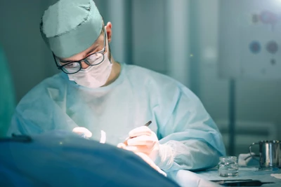 surgeon-th.jpg