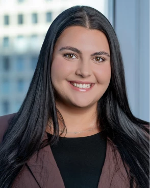 Alexa Arakelian, Associate Attorney